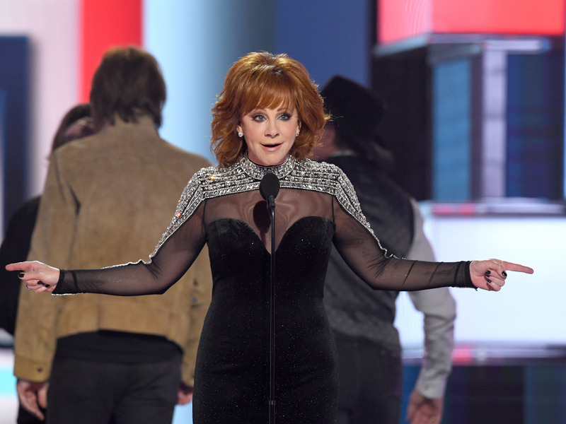 Reba McEntire And Darius Rucker To Host ‘CMA Awards’